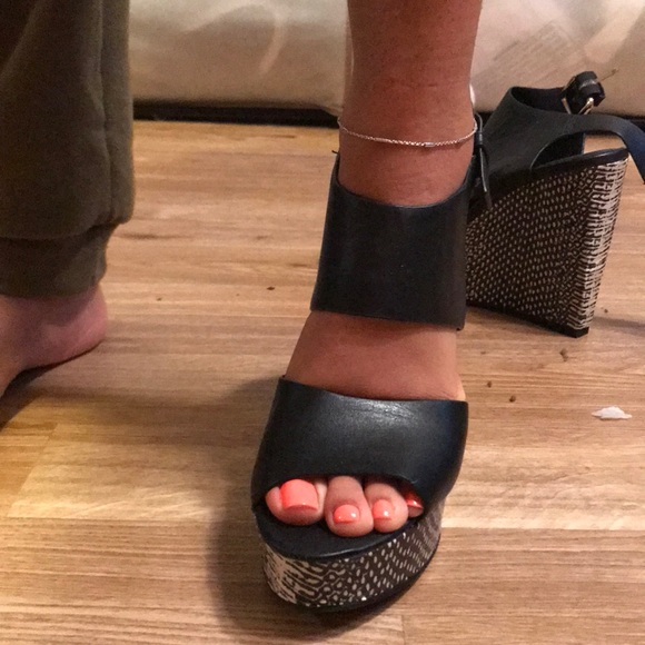 Black and white leather strappy wedges - Picture 5 of 5